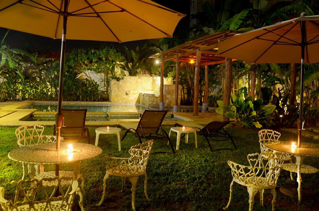 Hotel Palenque Bagian luar foto