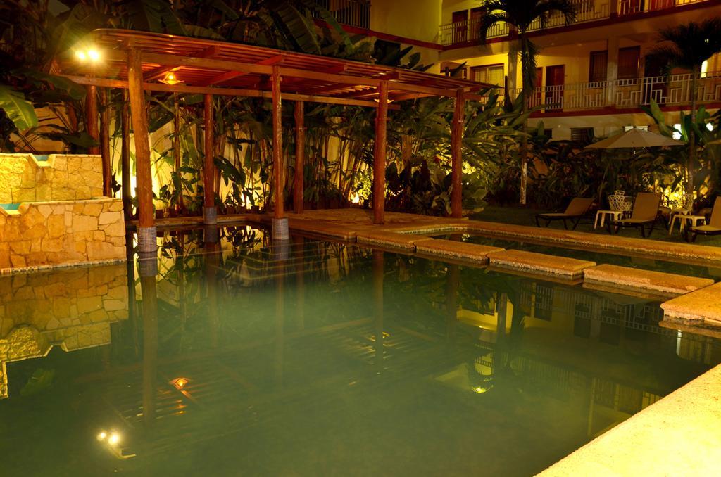 Hotel Palenque Bagian luar foto