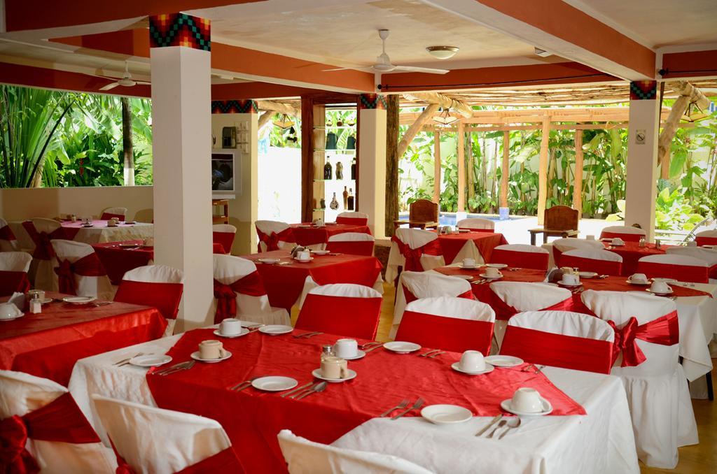 Hotel Palenque Bagian luar foto