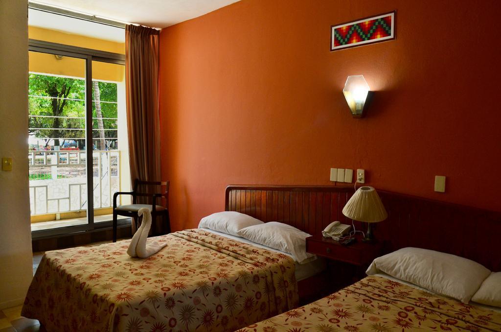 Hotel Palenque Bagian luar foto