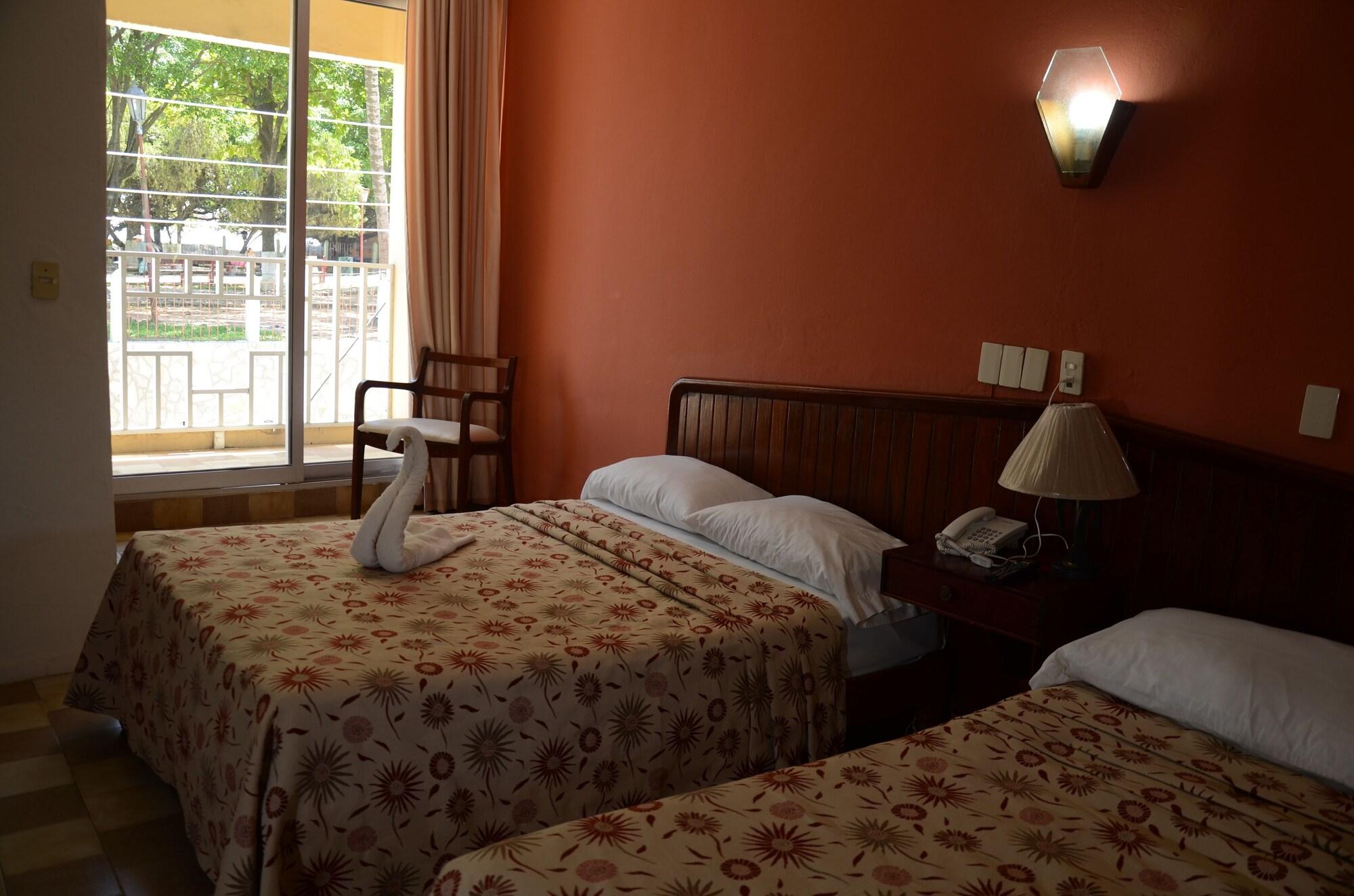 Hotel Palenque Bagian luar foto